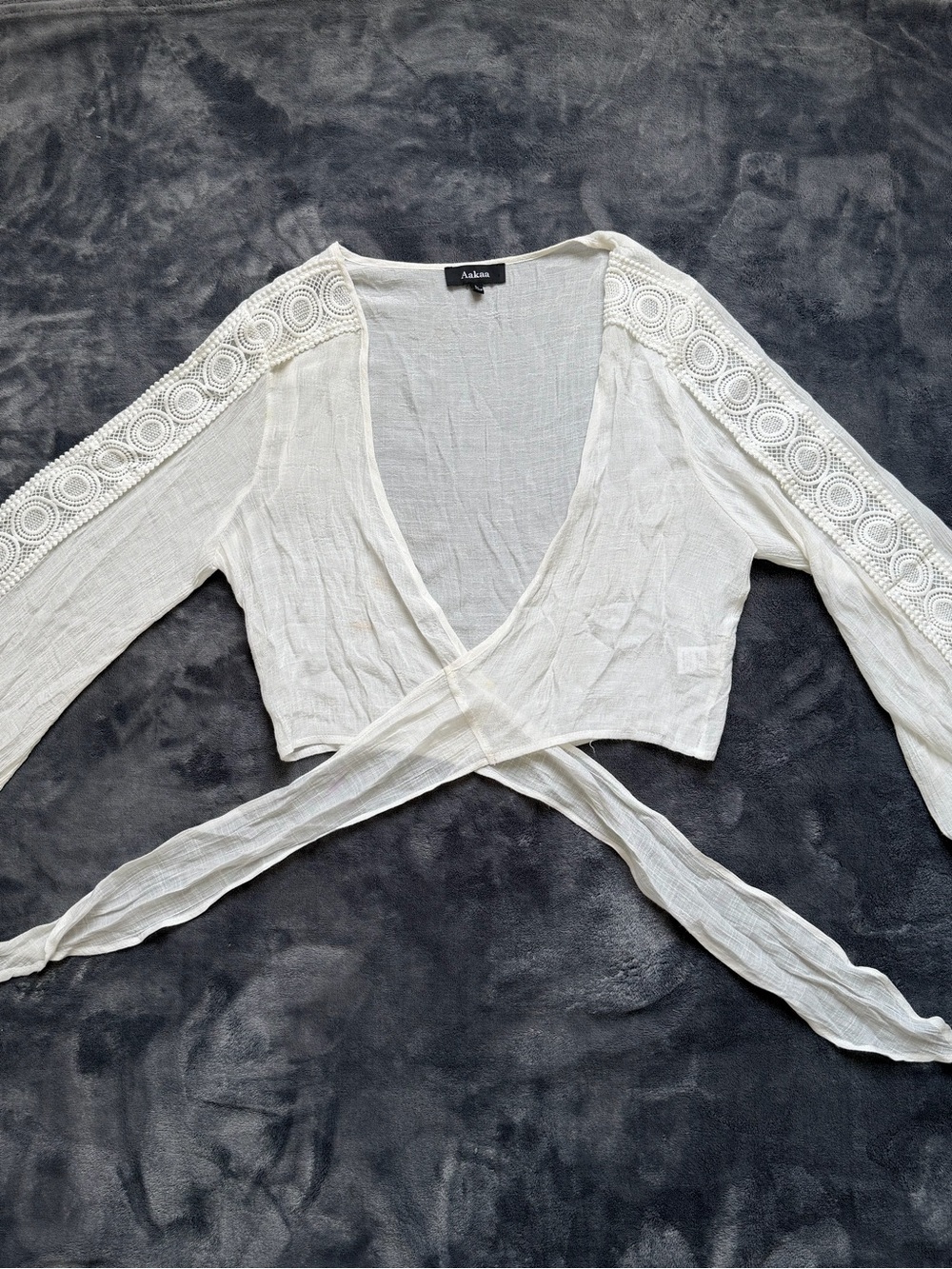 AAKAA Women’s White Lace Trim Tie Front Crop Top Size Large.